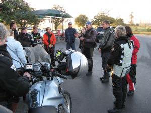 Andy's first briefing of the day: (Check the clean bikes and kit!)